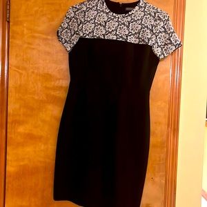 Vince camuto silt blk and white shirt sleeve dress lined zipper back. Size 4